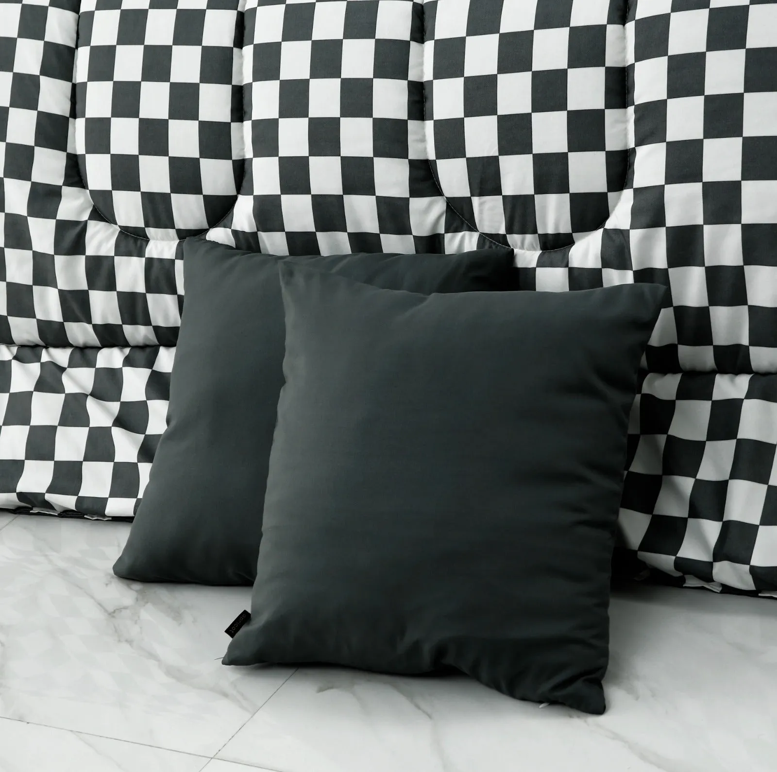 8 PCs Winter Comforter Set-Grey Chess