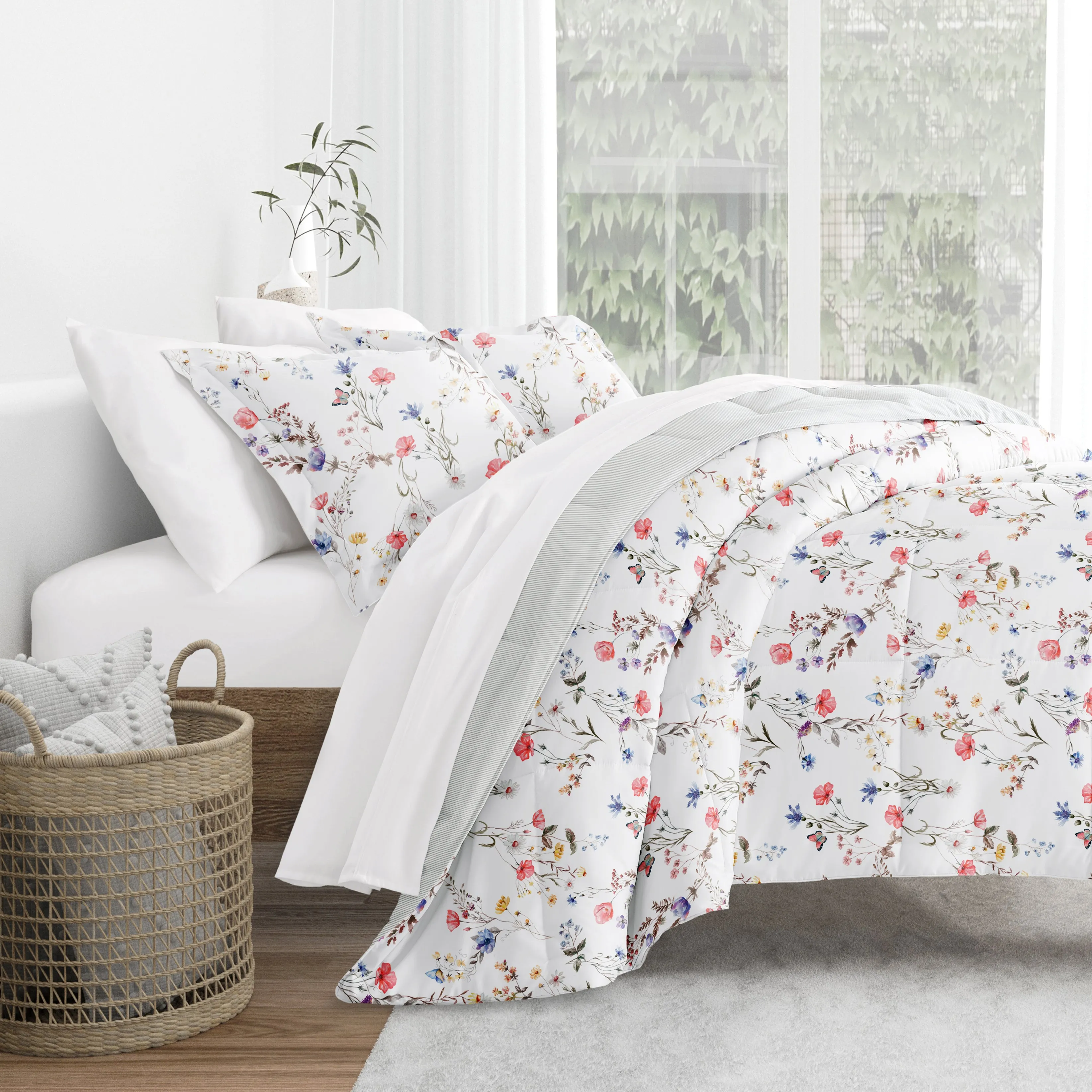 Meadow Floral Reversible Down-Alternative Comforter Set