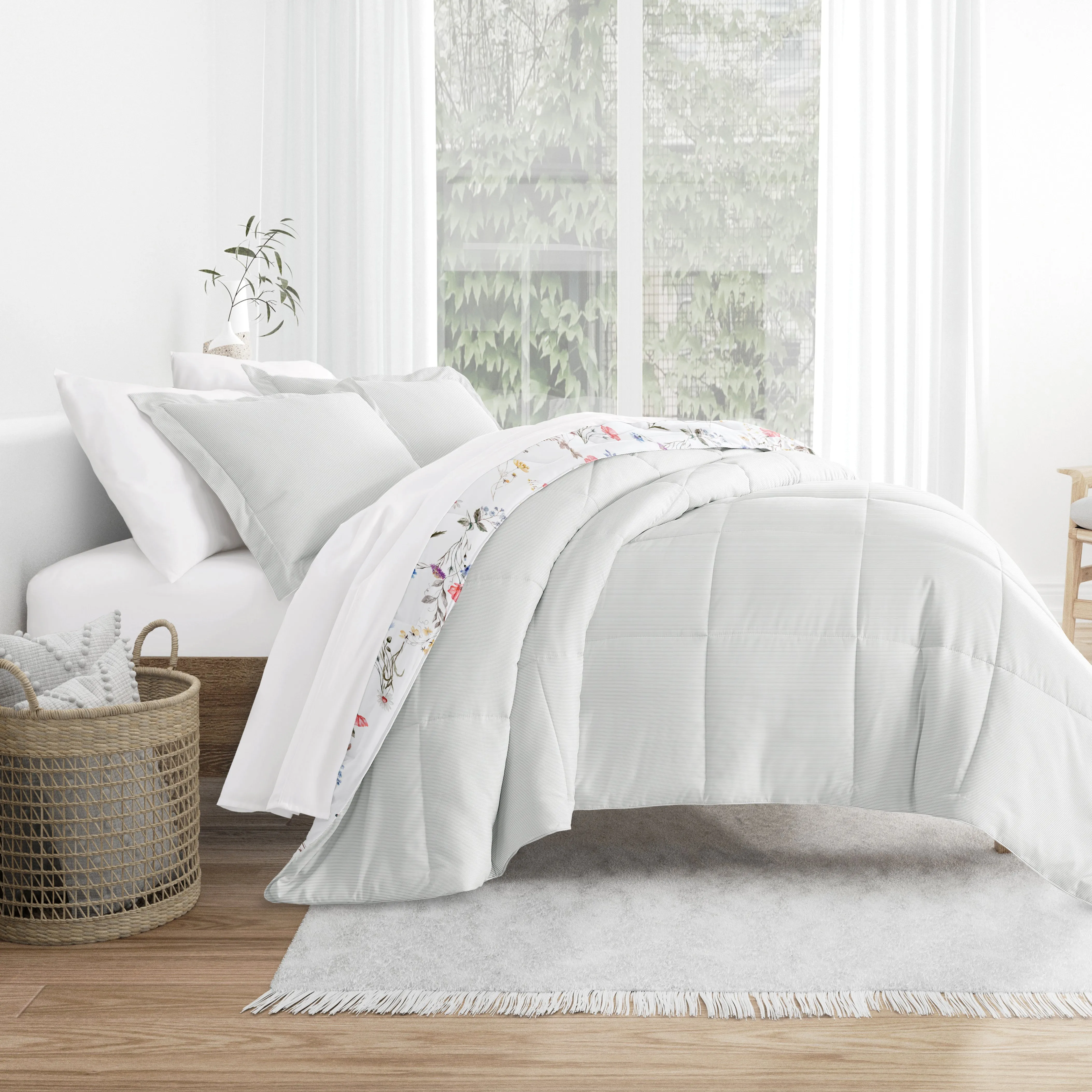 Meadow Floral Reversible Down-Alternative Comforter Set