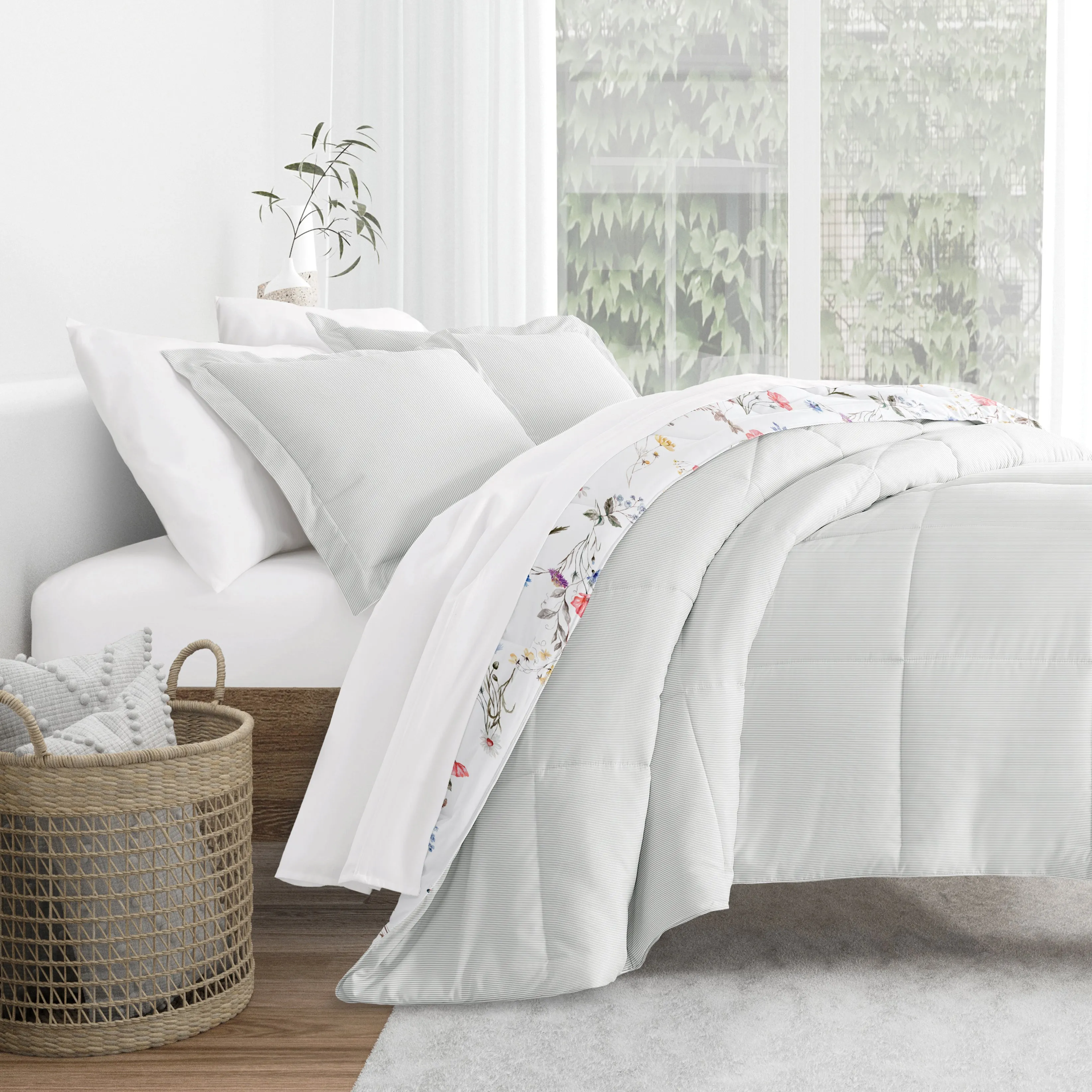 Meadow Floral Reversible Down-Alternative Comforter Set