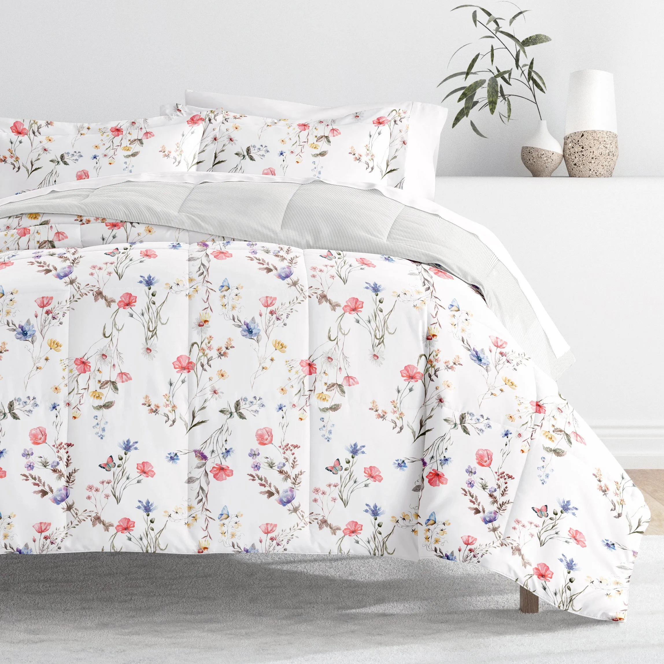 Meadow Floral Reversible Down-Alternative Comforter Set