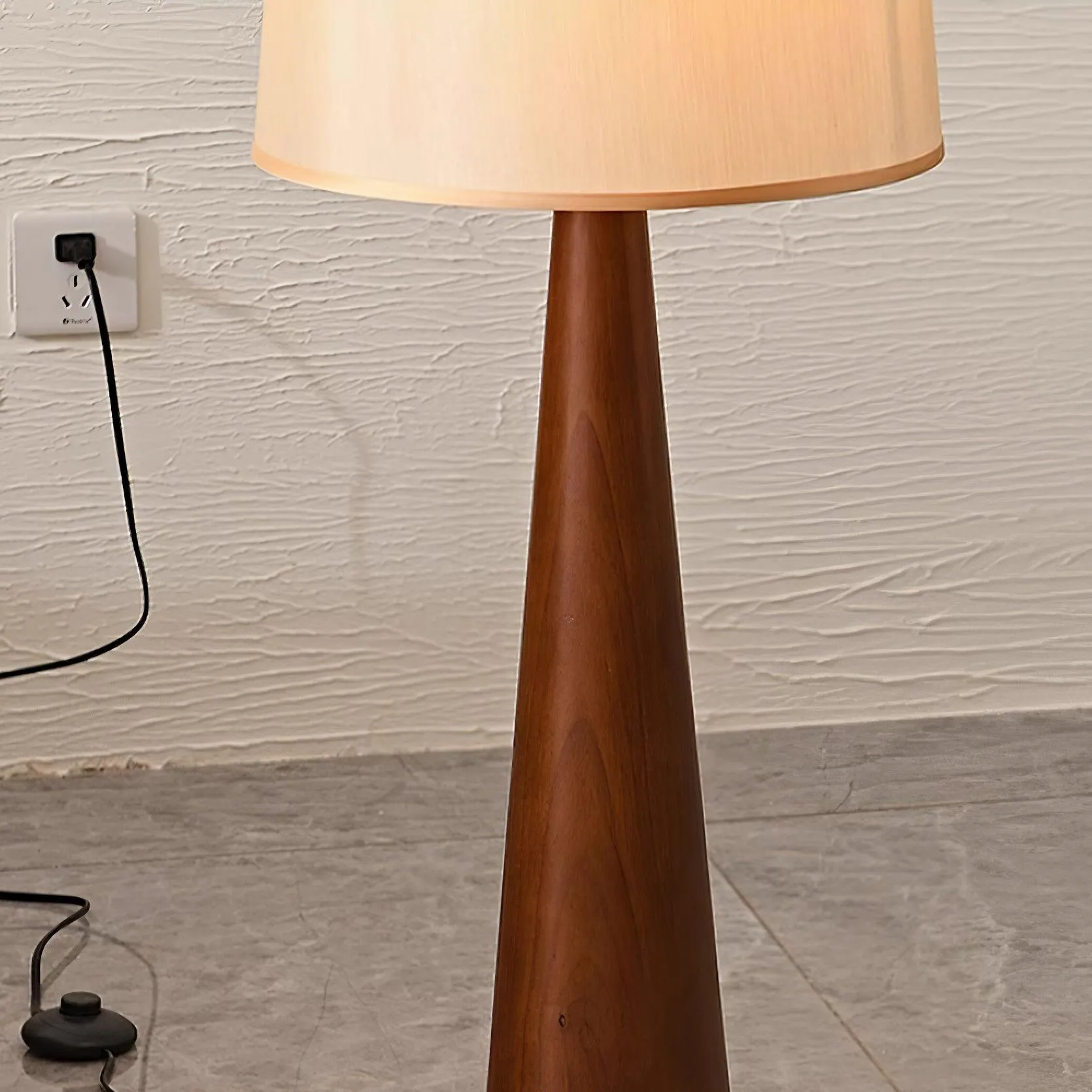 Svelte Floor Lamp 13.7″- 49.6″