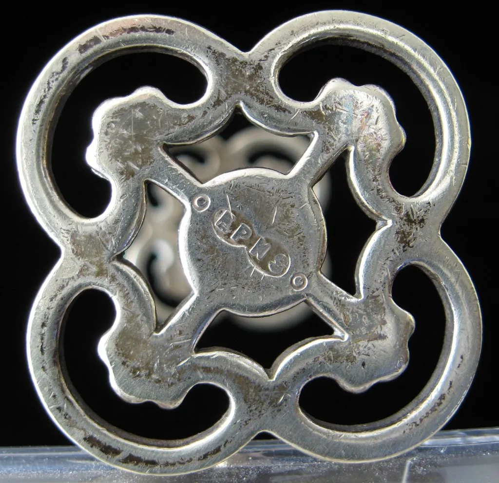 Victorian Era Kniferest Quatrefoil Pierced Ends Twist Bar Antique 1890s England